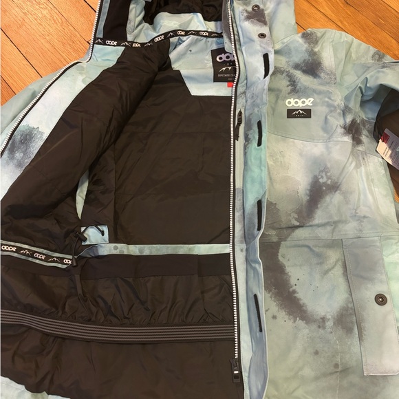 Adept Women’s Snowboarding Jacket - Picture 9 of 11